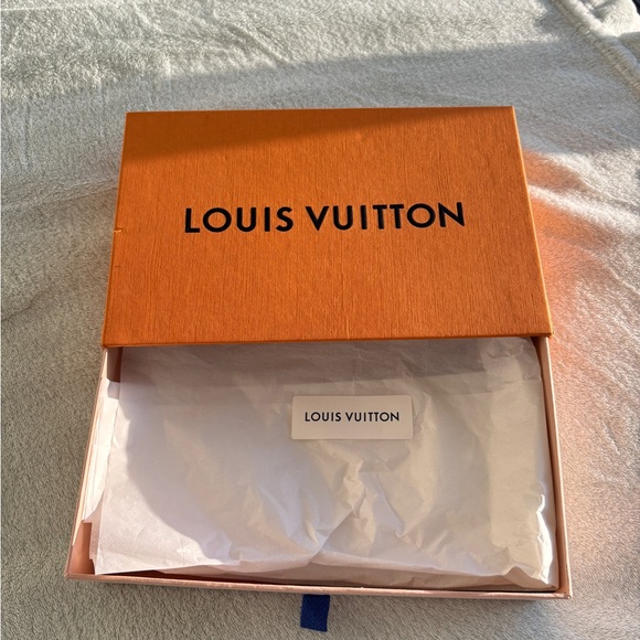 Louis Vuitton Band Tribute to Alma Noir - Picture 2 of 10